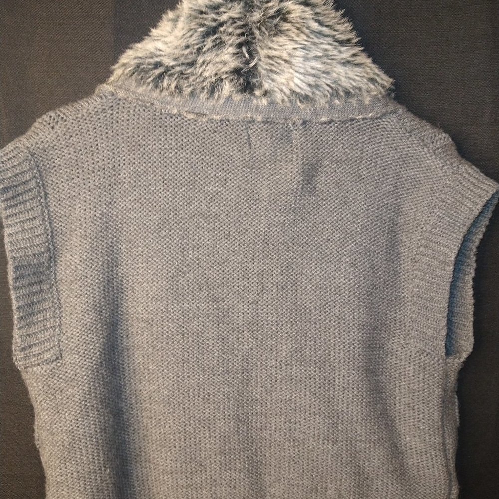Vests - Picture 3 of 3